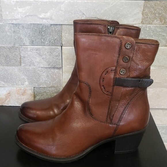 Clarks Women's Maymie Skye Boot (H108-17) - Picture 2 of 9